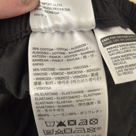 🖤ELASTC WAIST BLACK PANTS BY LEVI’S ZIPPERS AT BOTTOM OF PANTS LEG SZ L 34Wx26L - Picture 7 of 8